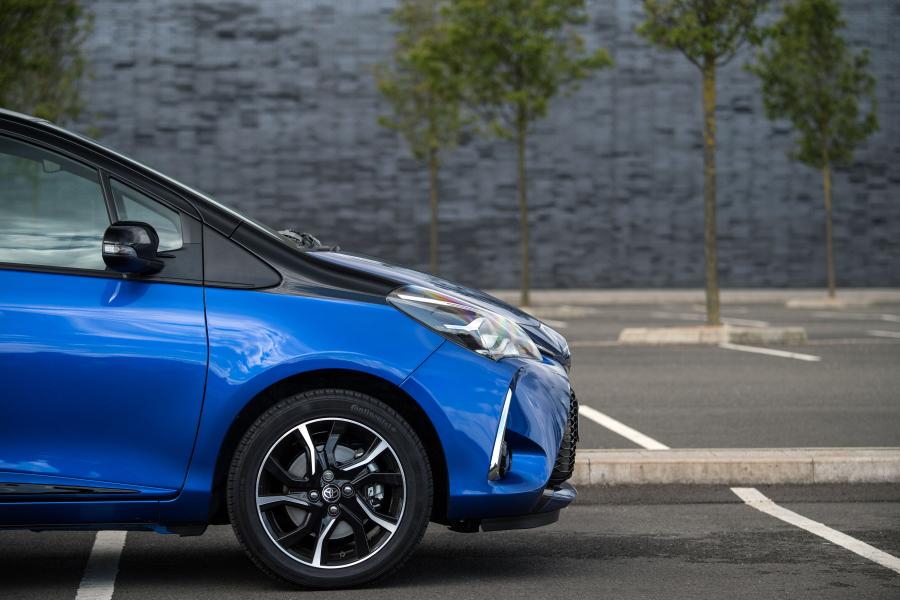 Детали экстерьера Toyota Yaris Bi-Tone 2017 года  (UK) (фото 18 из 40)